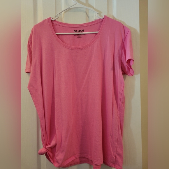 Gildan Pink and Blue Short Sleeve Tees - Picture 5 of 7